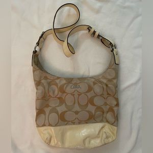 Coach Signature 24cm shoulder bag